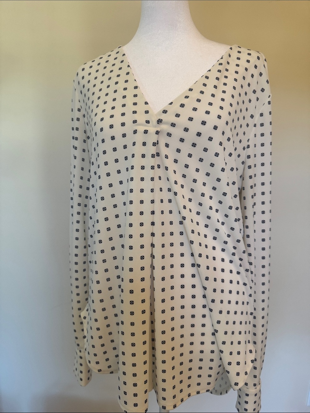 Ann Taylor Cream Long Sleeve V-Neck Top with Navy Dot Print